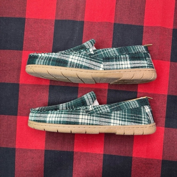 NWT Lands End Mens Fuzzy Lined Plaid Flannel Moccasin Slippers Size 10